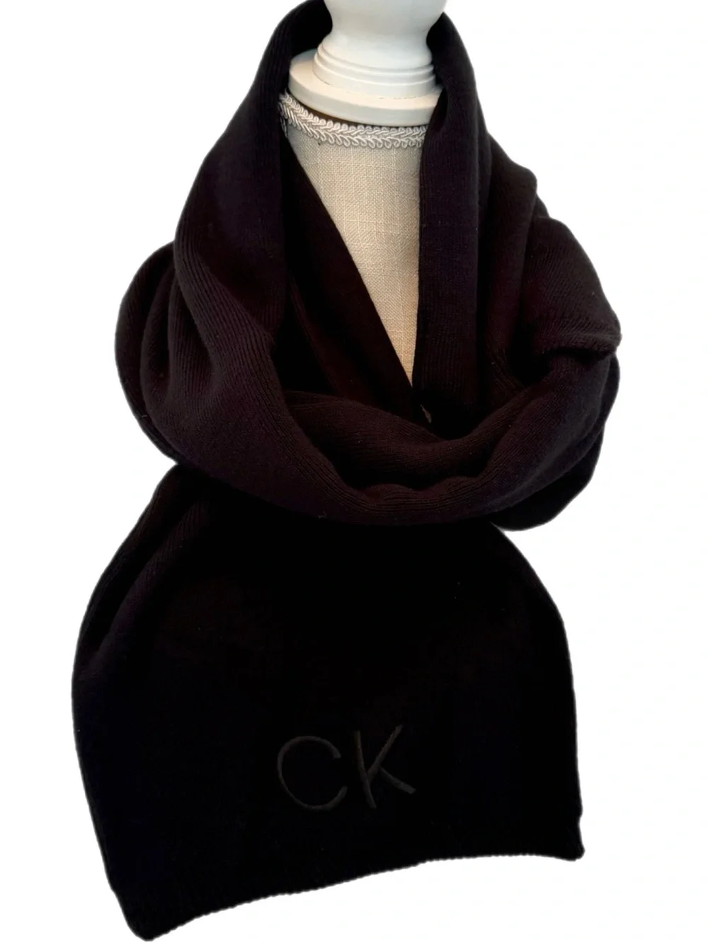 CALVIN KLEIN MEN’S BLACK SCARF
